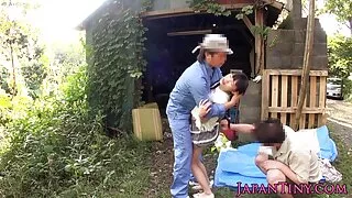 Двоє старих людей по черзі мають молоду повію порно фільми скачати в чорних панчохах