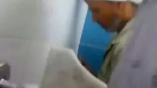 Грудаста соска дає глибоке горло і дрочить член з грудьми порно фільми ретро